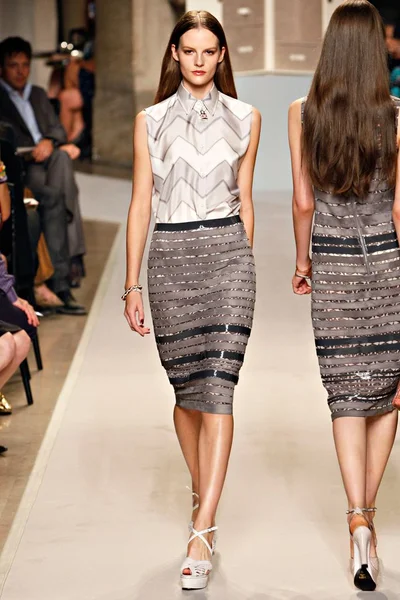 Look 9